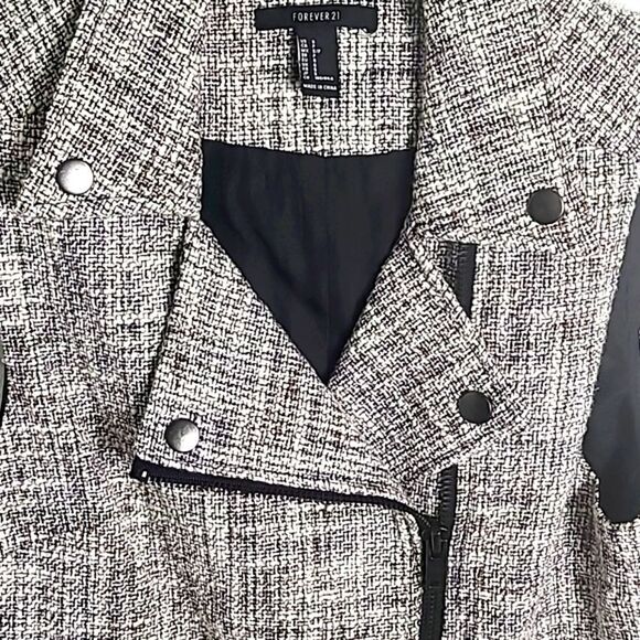 Forever 21 Black & White Tweed Vest with Exposed Black Zipper, Size Small - Picture 2 of 8